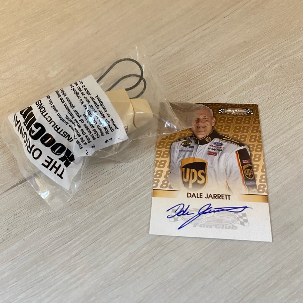 Dale Jarrett Fan Club Lot Signed Card & Vintage Kooclip NASCAR Collectible
